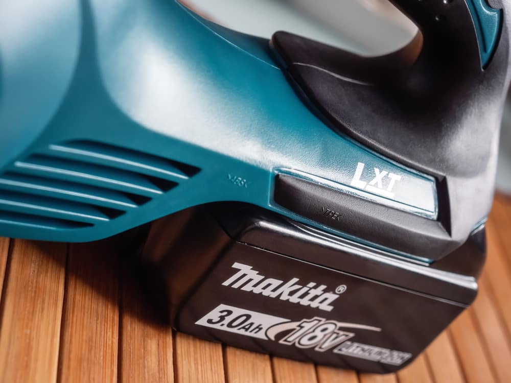 3 Reasons Why Makita BL1815 Won't Charge (With Fixes) HookedOnTool