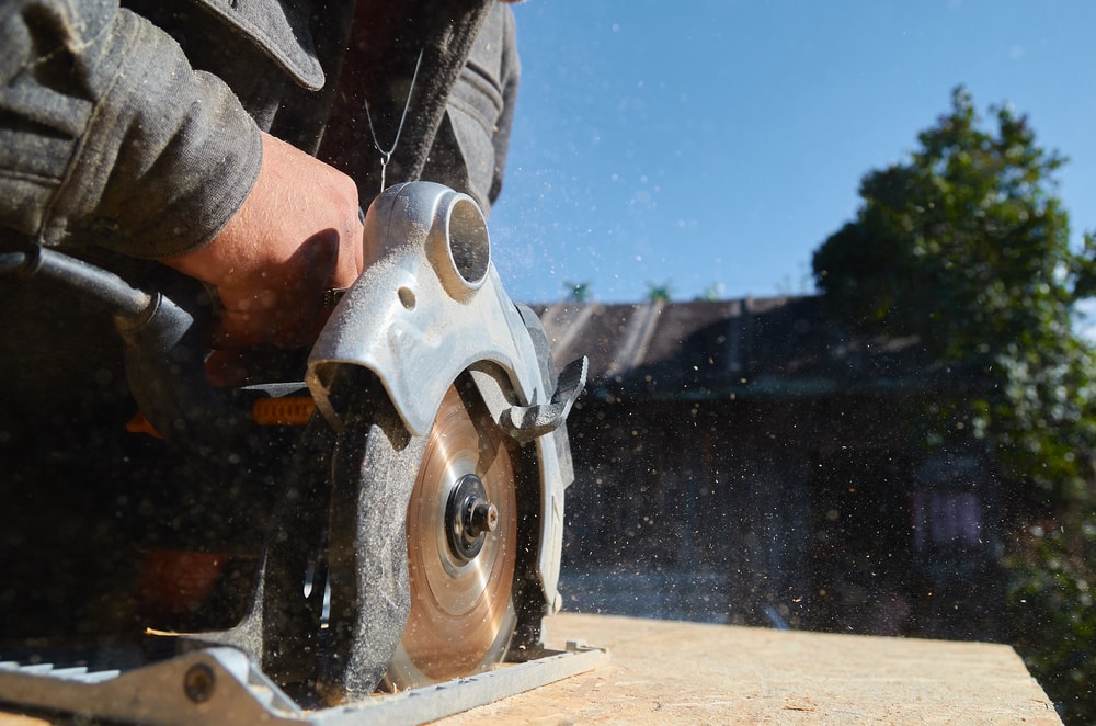 What Causes Kickback On A Table Saw? (3 Possible Causes) HookedOnTool