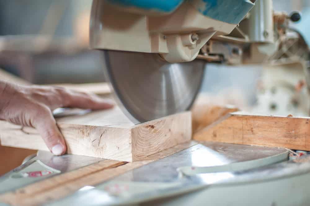 3-reasons-why-does-your-circular-saw-spin-backwards-hookedontool