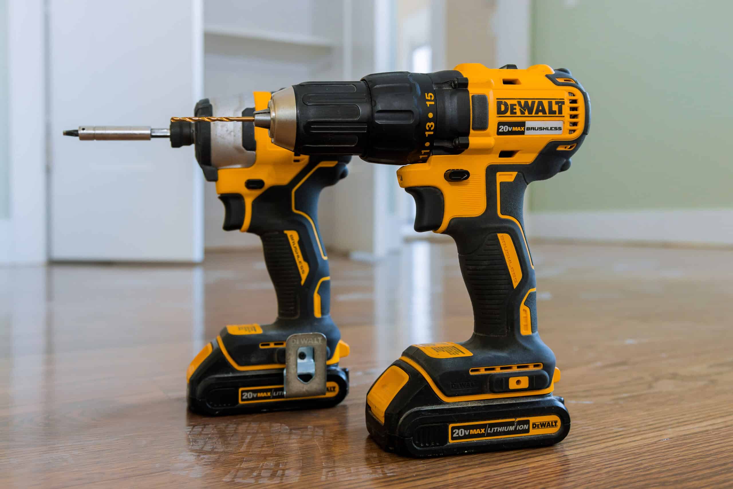 how to remove chuck from dewalt drill