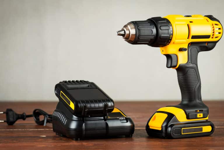DeWalt Battery Charger Light Blinking Fast 4 Signals & Its Meaning