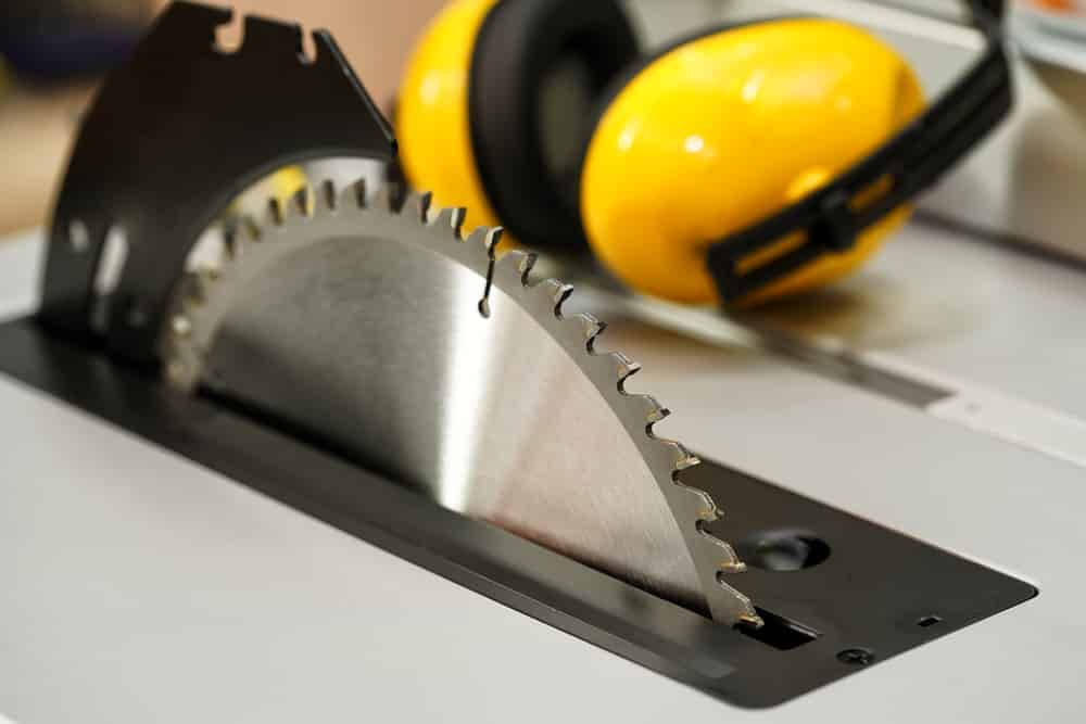 4 Solutions For Table Saw Motor Hums Won’t Turn on HookedOnTool