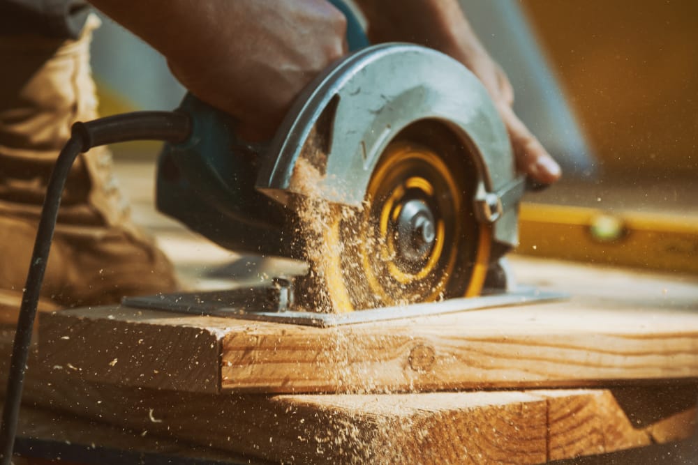 how to change the blade on an old black and decker circular saw