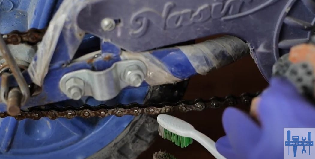 How To Clean A Bike Chain With The Help Of Toothbrush? HookedOnTool
