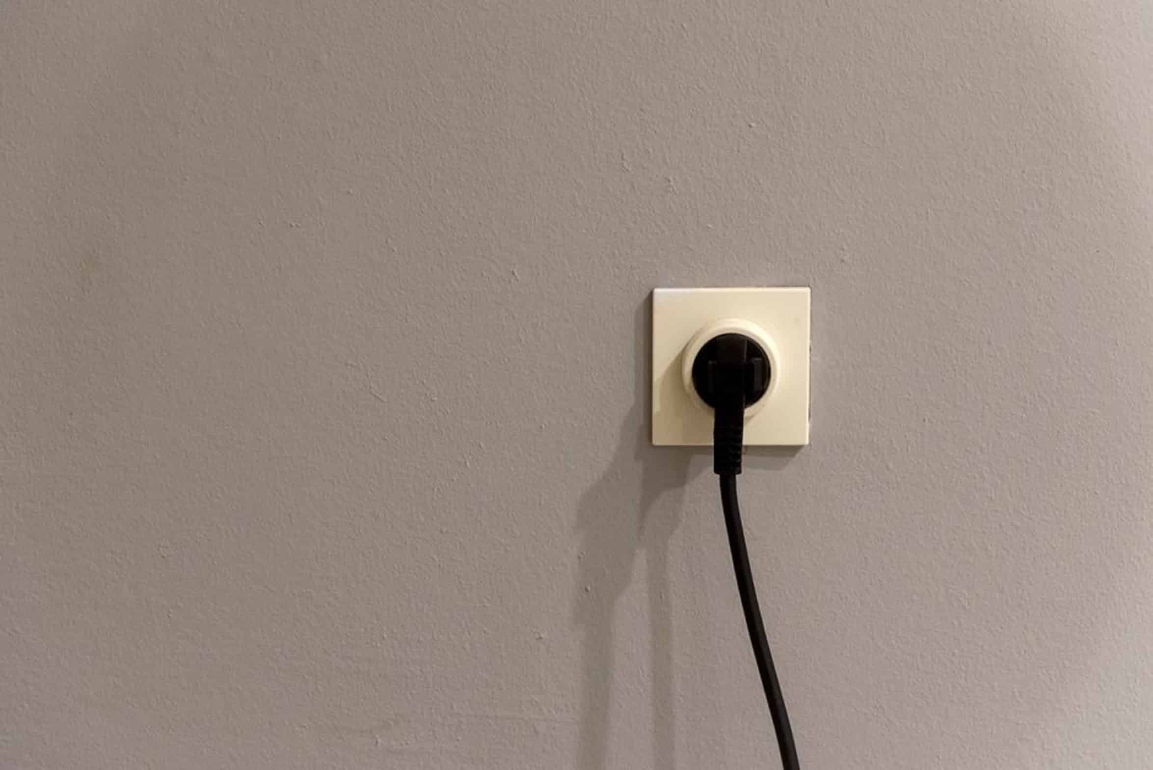 wall outlet plug test wall outlet plug test